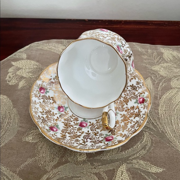 Stratford Gold Chintz Teacup & Saucer - Picture 2 of 12